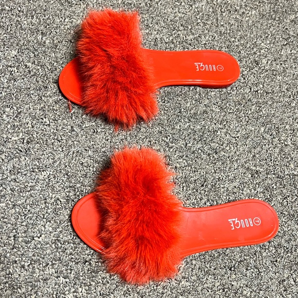 Rouge red fluffy sandals - Picture 3 of 4